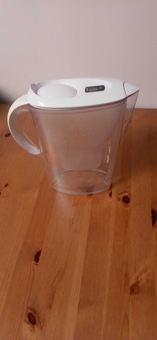 Czajnik dzbaneknfiltrujący wodę Brita