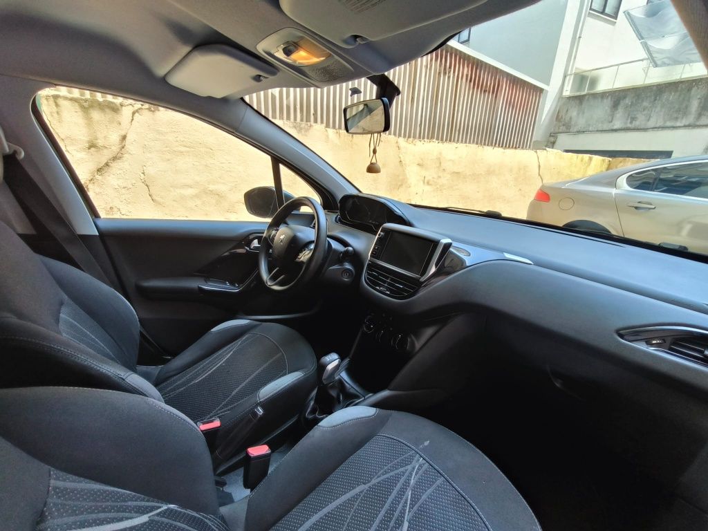Peugeot 208 1.2Vti 2013 apenas 130 mil kms