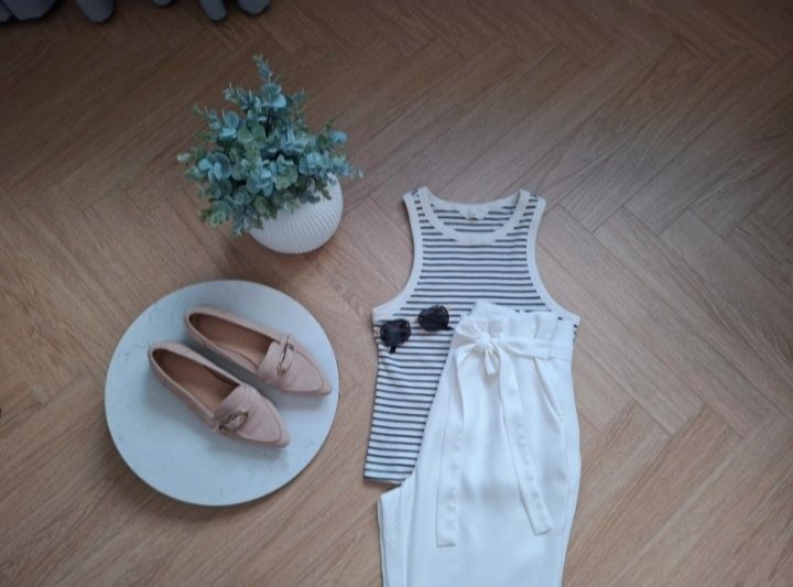 Chinosy śmetankowe roz.40