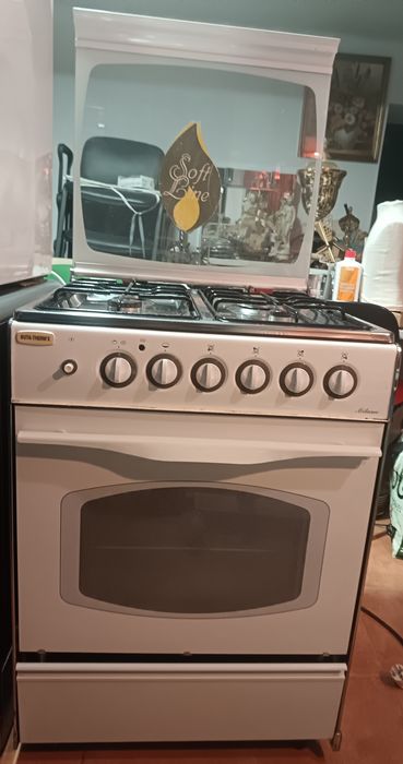 Fogão a gás com forno elétrico