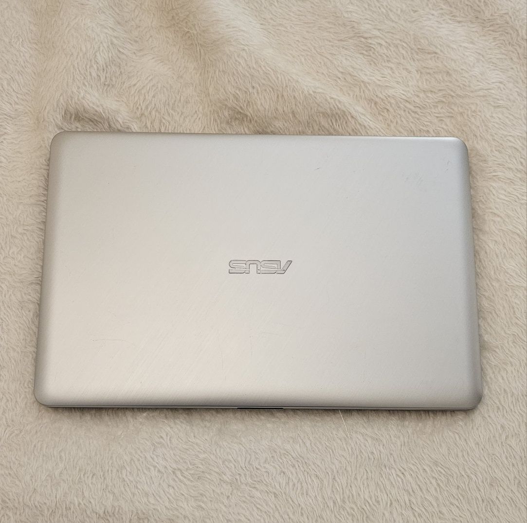Asus x534m como novo