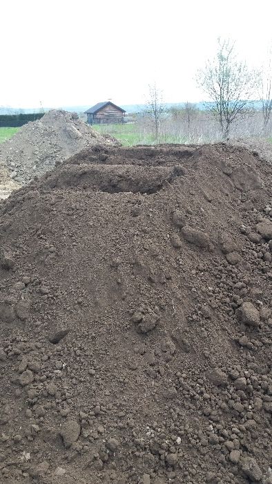 Ziemia humus. Czarnoziem Pod trawnik