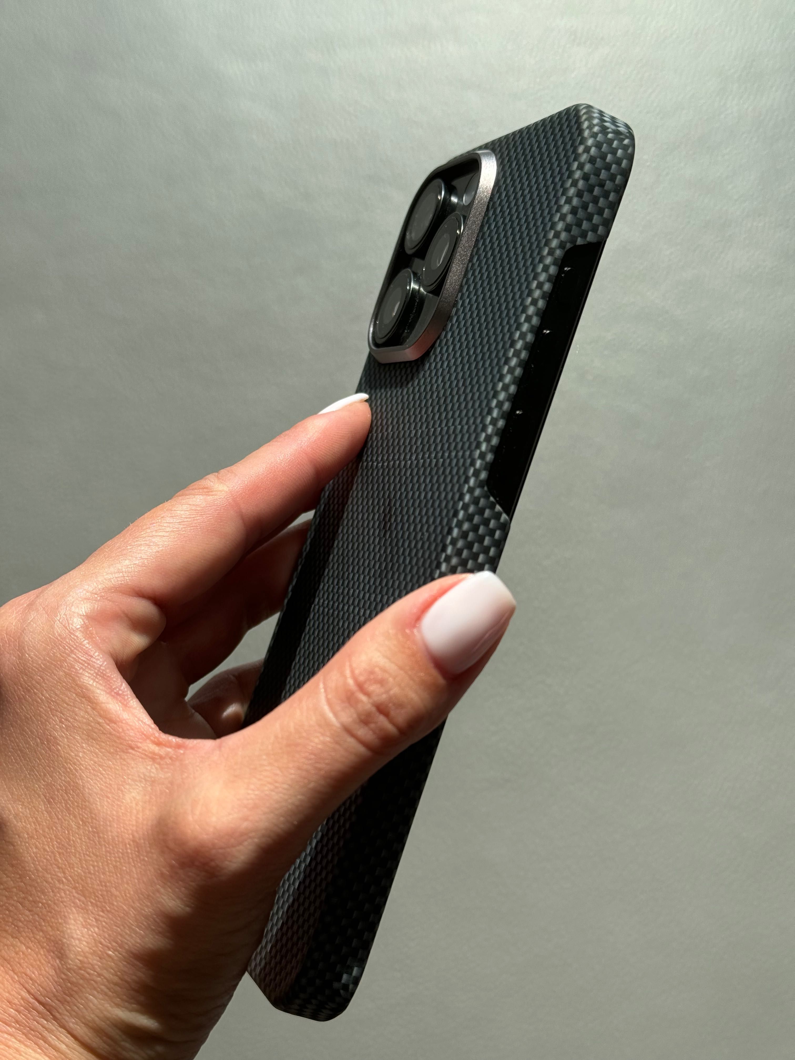 Ультралегкий карбоновый чехол iPhone 15 Pro Max + MagSafe