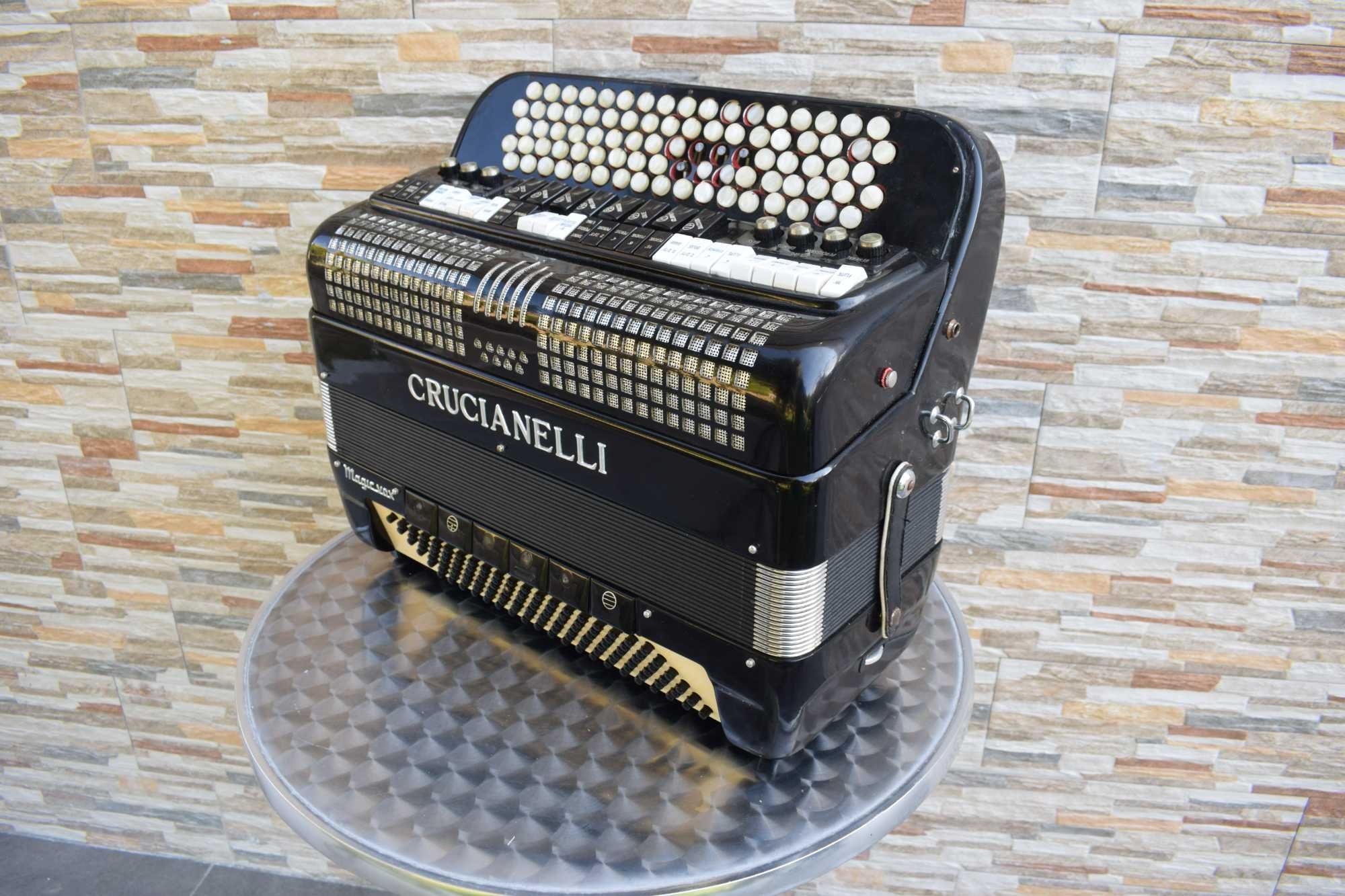 Acordeao Crucianelli 3 voz com midi