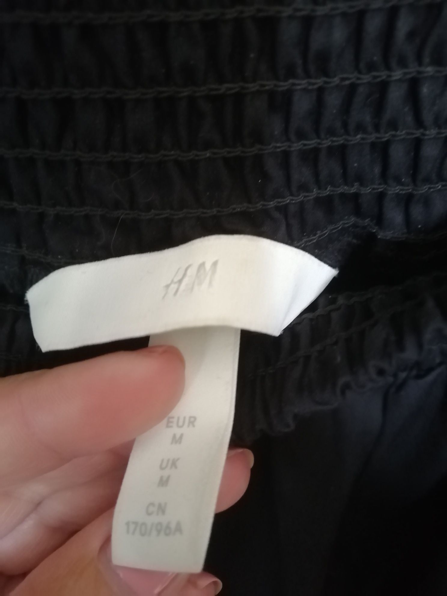 Czarna sukienka rękawy bufki H&M rozmiar M