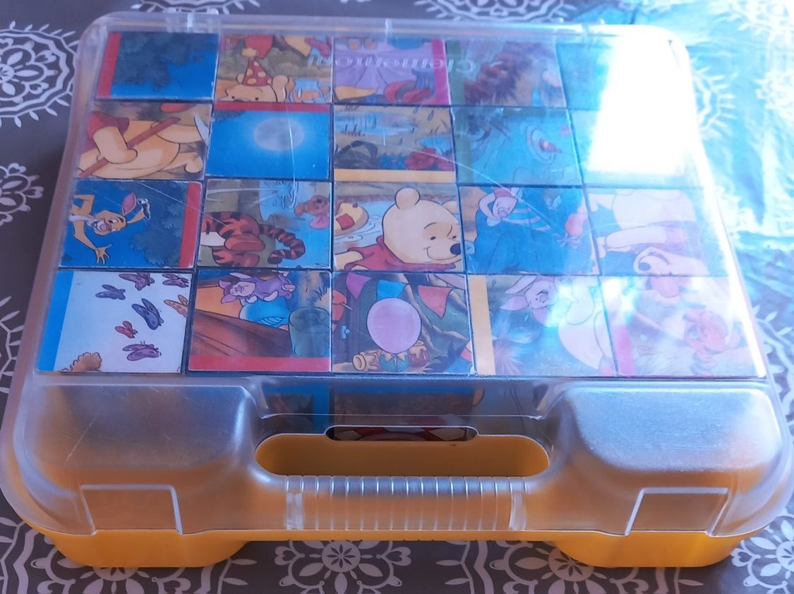 Puzzle + klocki kwadratowe plastikowe Puchatek (6 ukladanek) 3+ i 4+ +