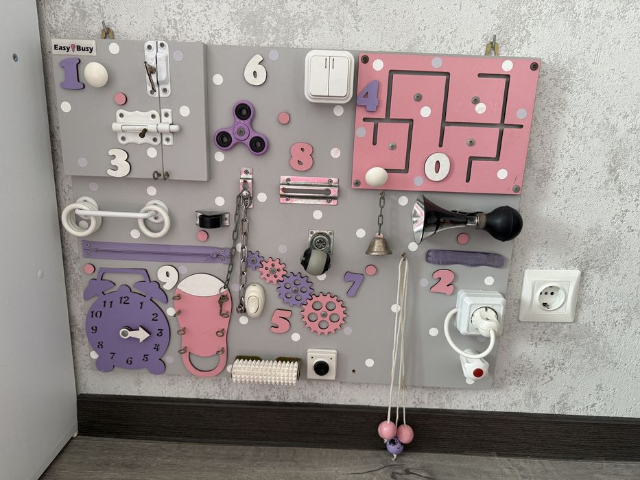 Бізіборд рожевий для діток