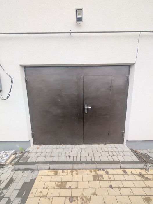 Двері утеплені  розпашні в гараж 2 х 2,5 м