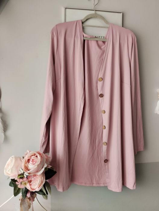 Kardigan damski narzutka pudrowy róż, plus size