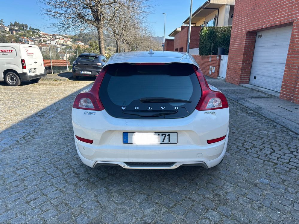 Volvo C30 ,1600diesel,motor PSA,muito fiavel. Ano2010