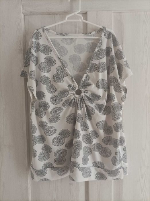 Urocza bluzeczka biała w czarny print M