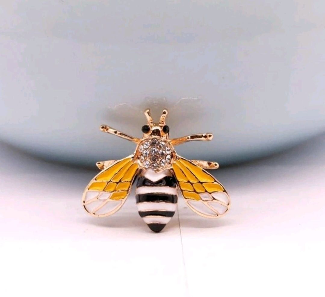Broszka  zielona pszczółka z kryształkami