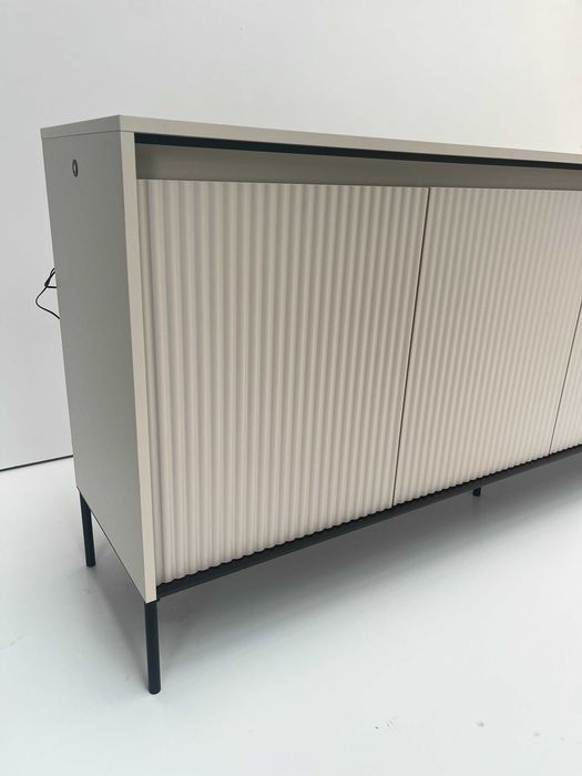 komoda do salonu z oświetleniem LED