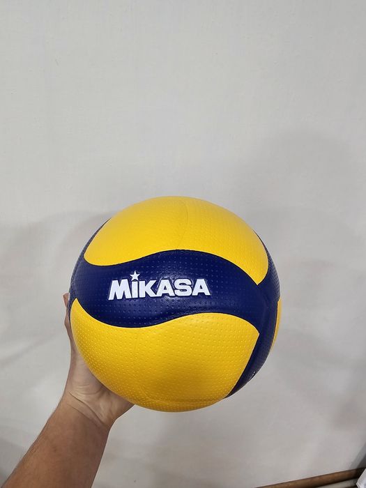 волейбольні м'ячі