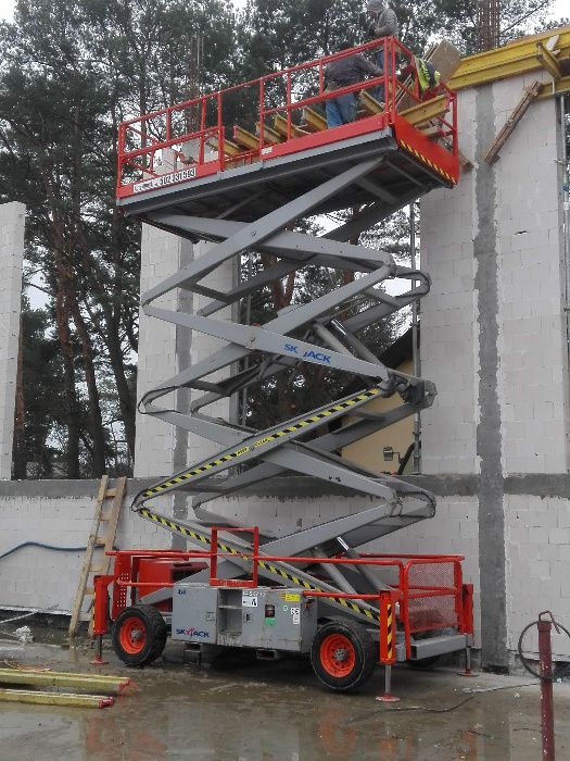 Podnośnik koszowy samojezdny terenowy wynajem wynajmę 23m Haulotte