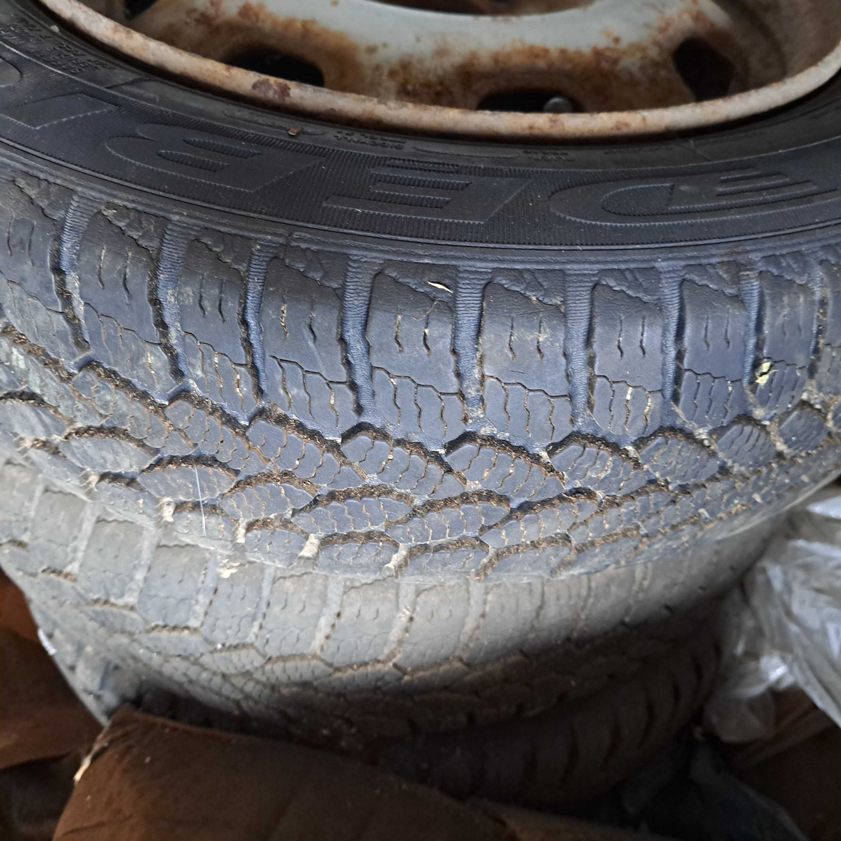 Opony zimowe Dębica Frigo 145/70R13, idealne-