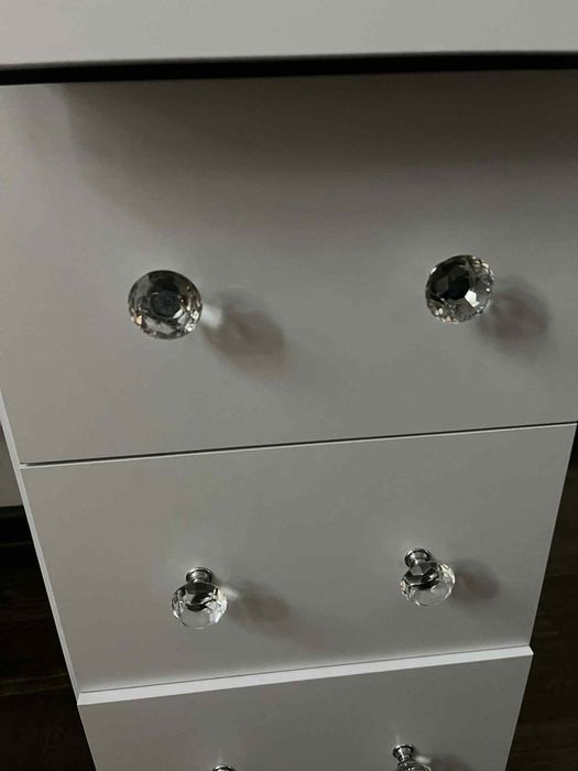 Toaletka biała z lampkami