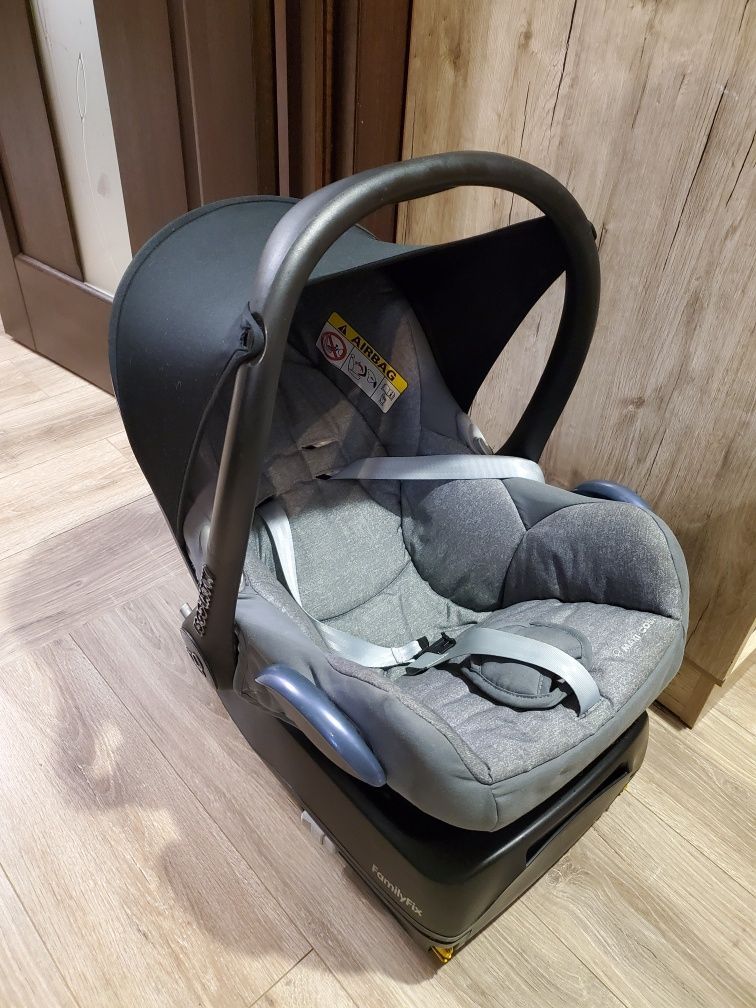 Автокрісло Maxi-Cosi CabrioFix 0+ з базою FamilyFix