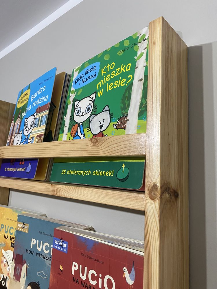 Biblioteczka dziecięca sosnowa gotowa do wysyłki