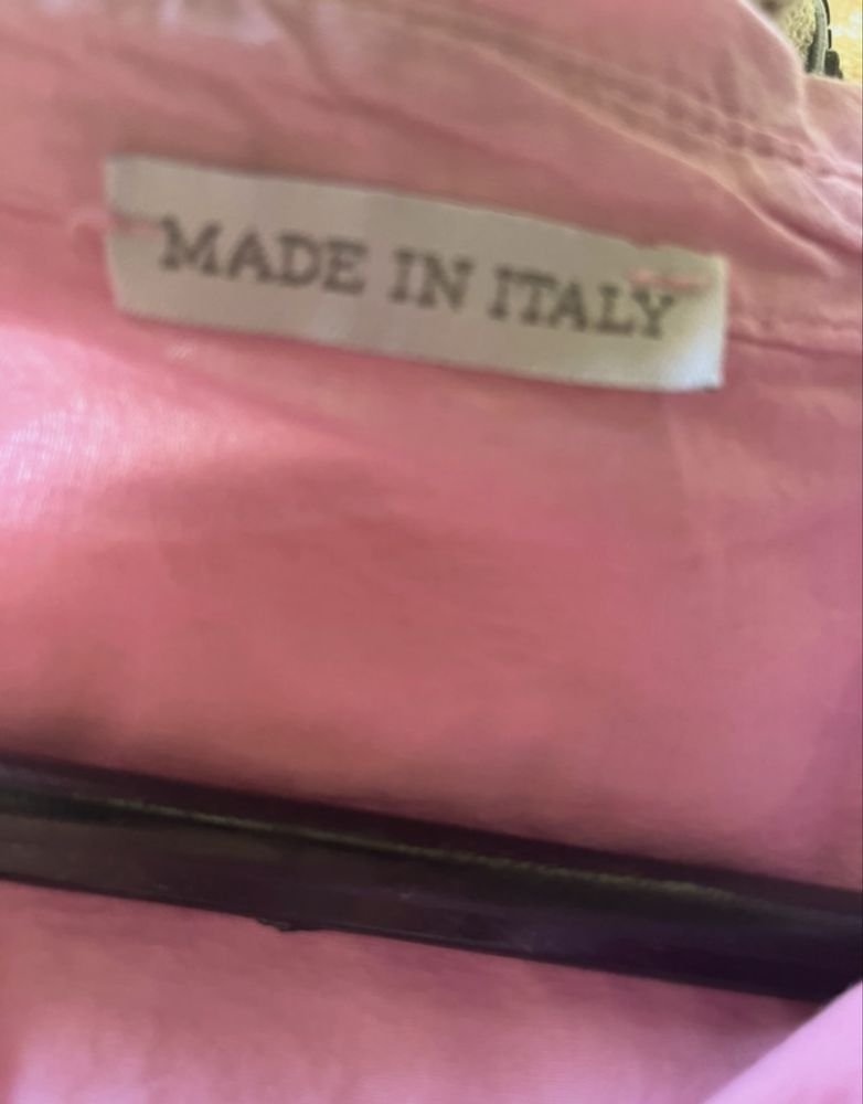 Camisa rosa com corações bordados na frente