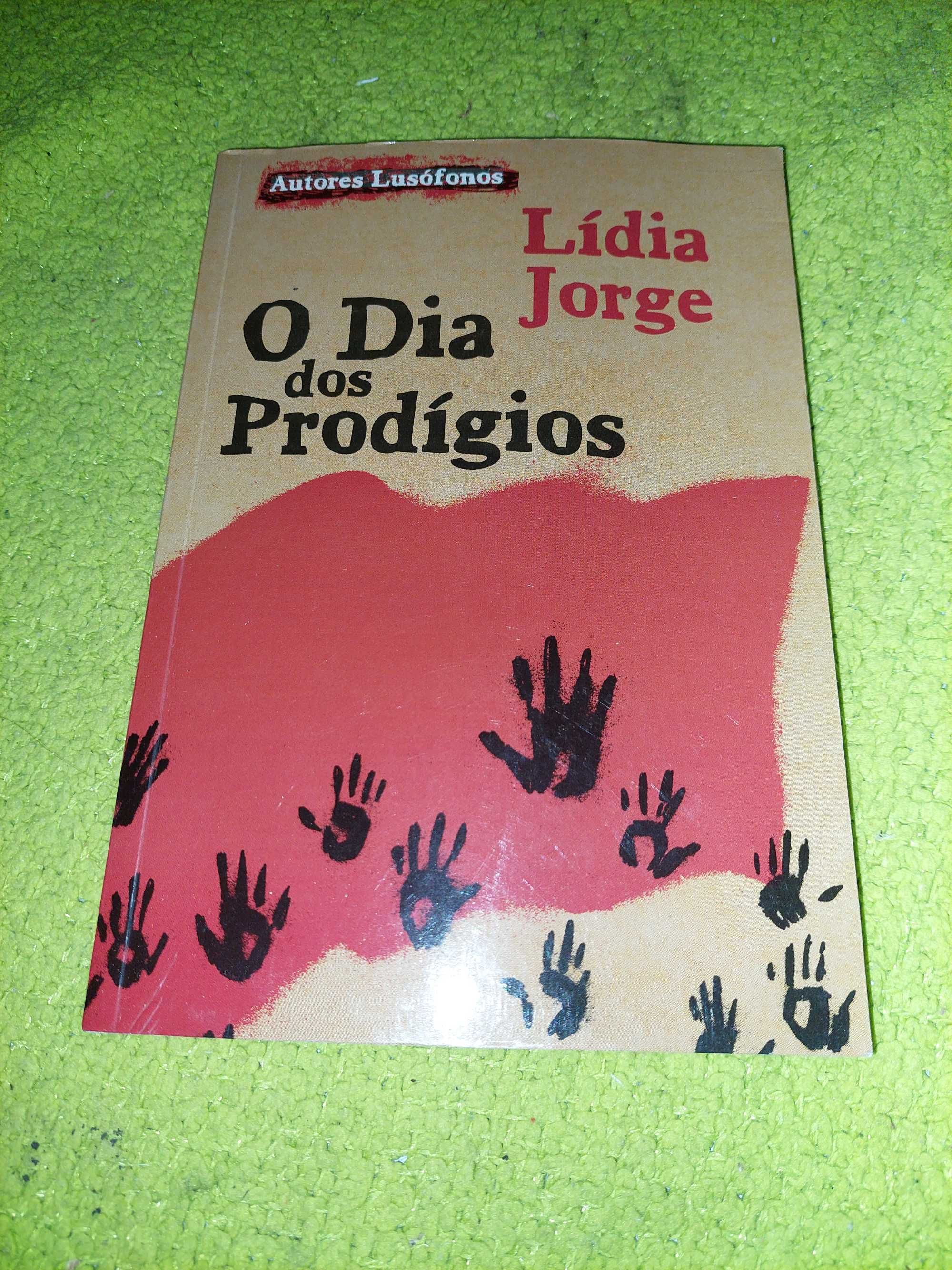 Diferentes livros e autores