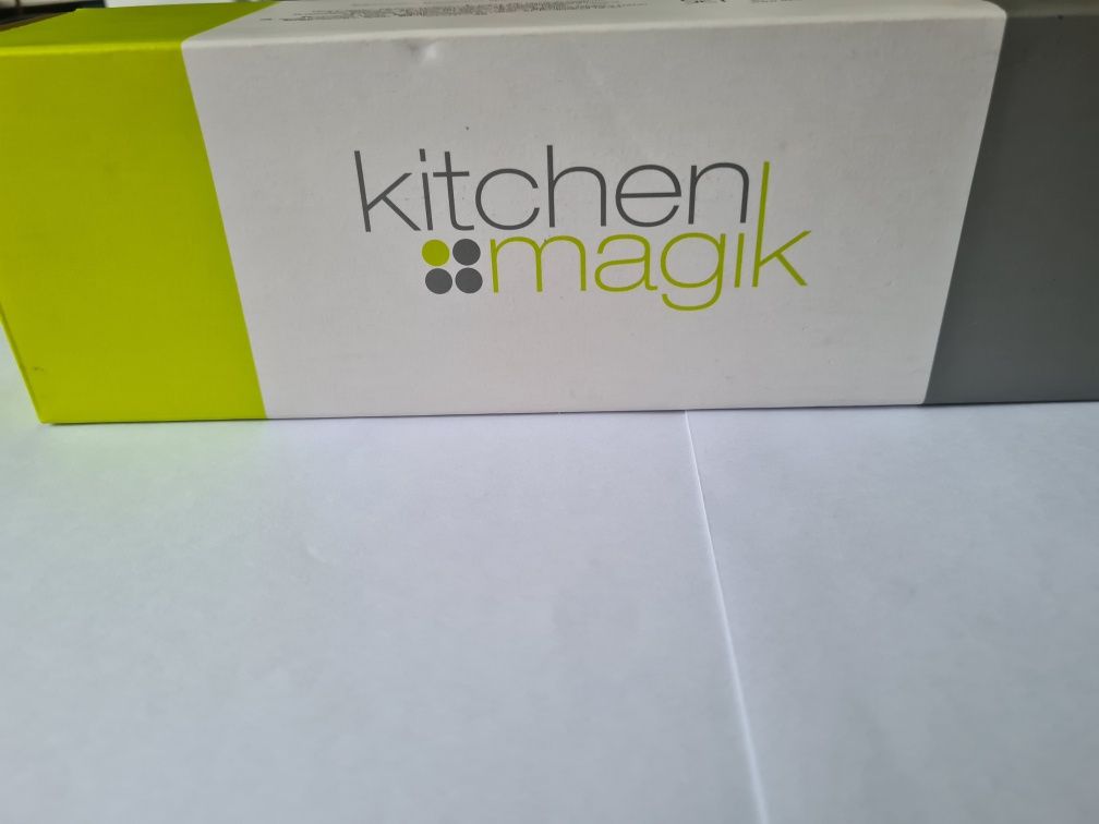 Uchwyt że szczypcami do krojenia mięsa