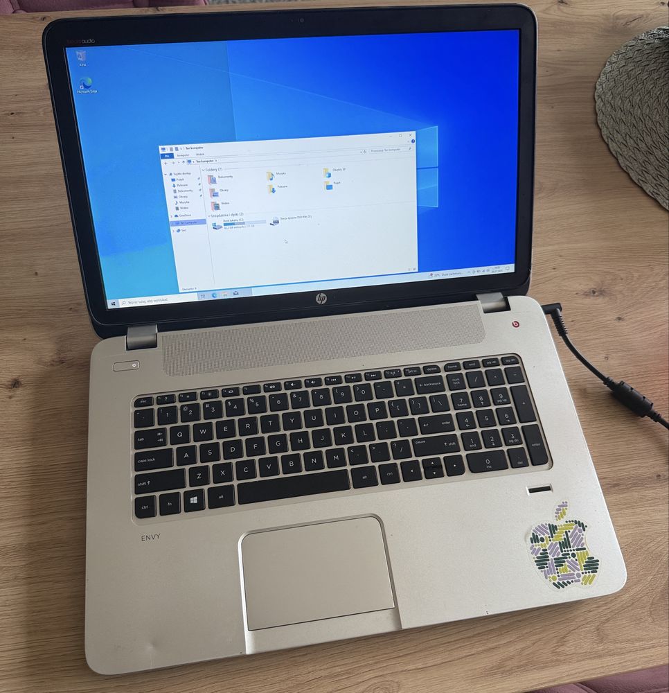 HP Envy 17 Intel Core i5-4200M 8/128 + 1TB GeForce GT 740M 17.3FHD