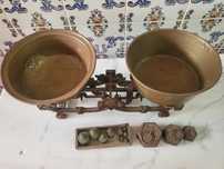 Balança antiga ferro e cobre