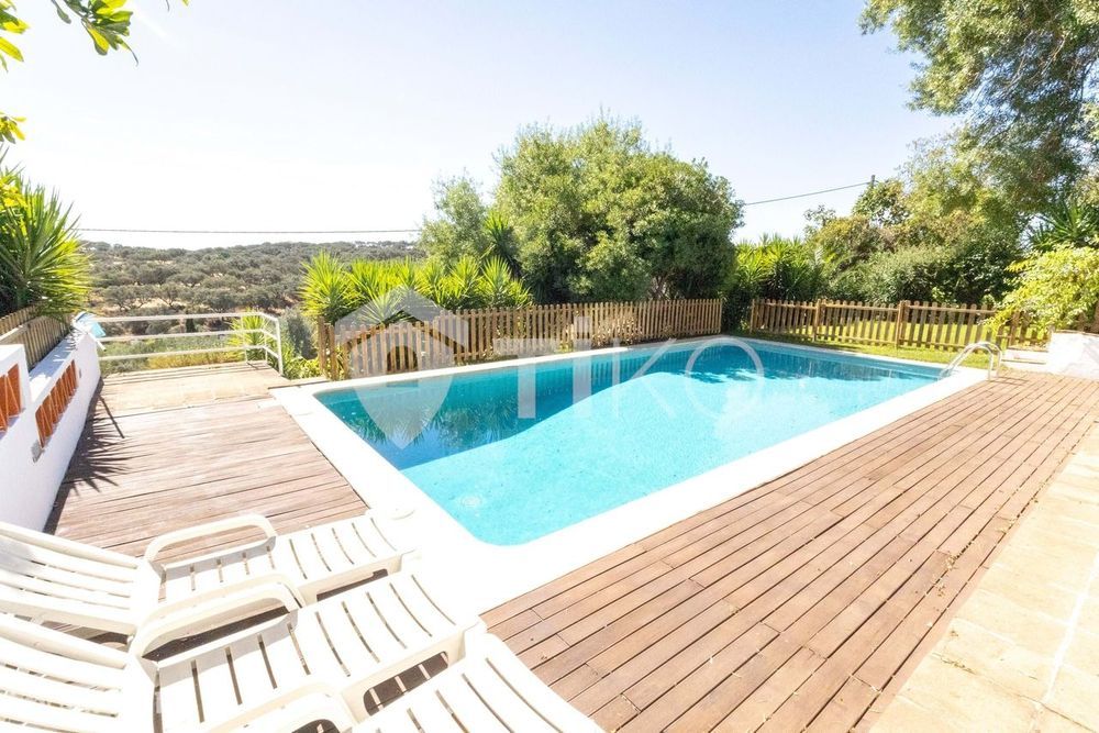 Quinta Dos Outeiros  Com Piscina E Duas Casas  Com  Área Total De 9.50