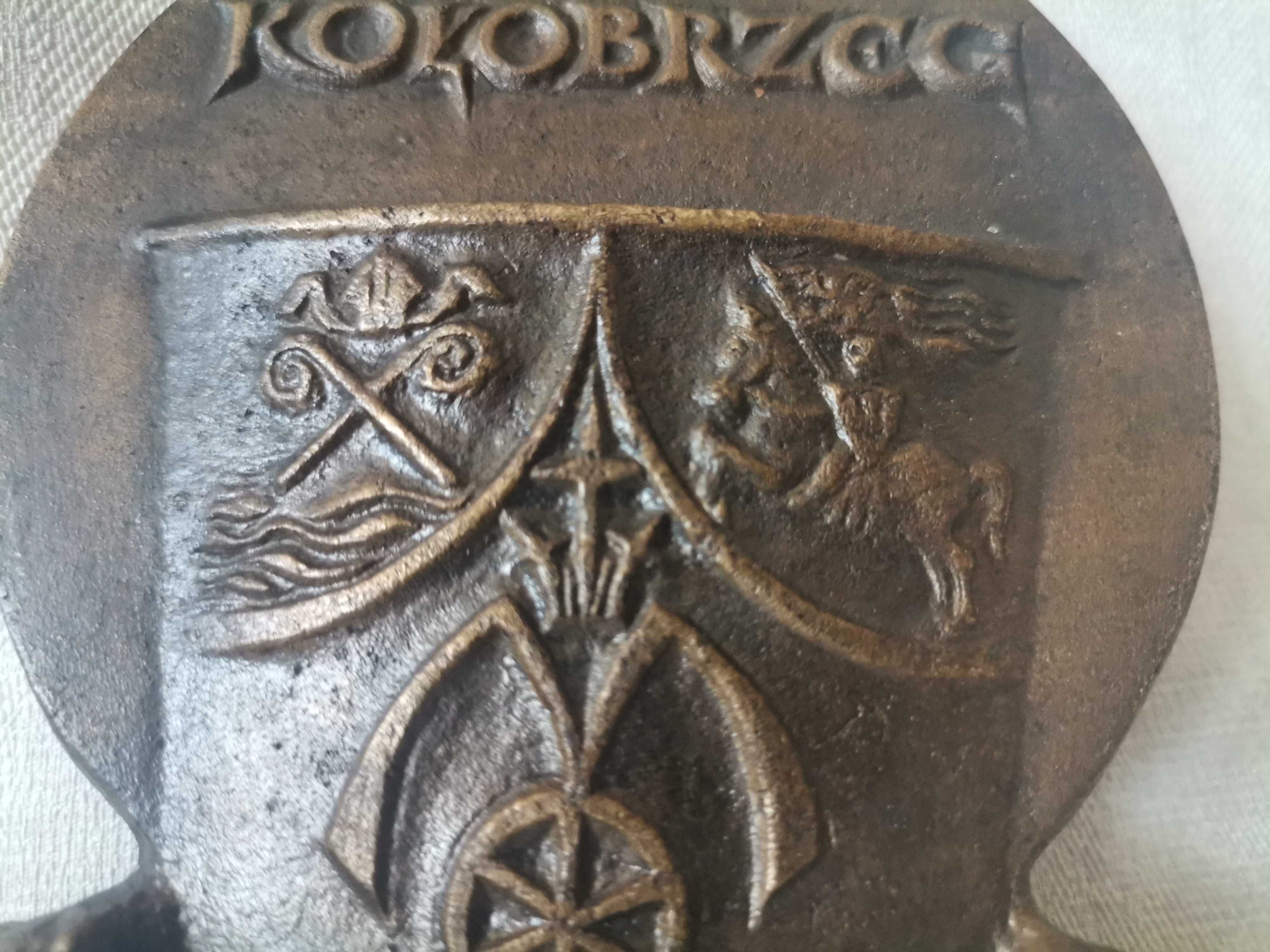 Statuetka BISKUPSTWO KOŁOBRZEG 1000 - 1975 brąz Chrzcielnica