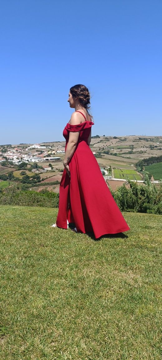 Vestido bordeaux para cerimónia