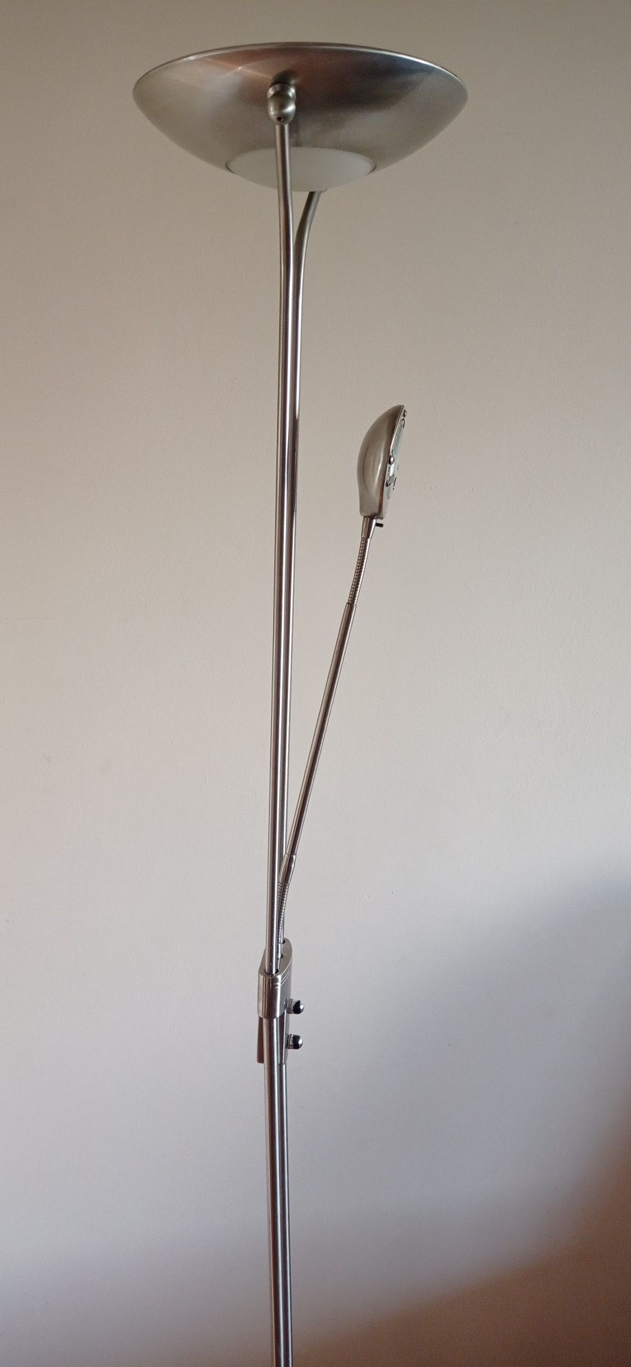 Lampa spojąca podłogowa