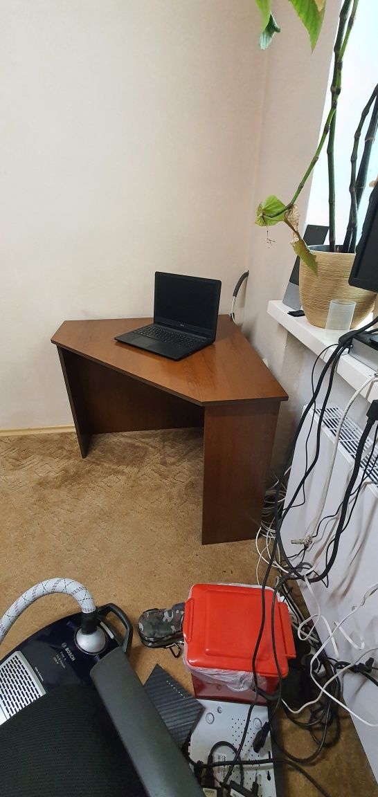 Biurko narożne z plyty meblowej, stabilne, robocze,.