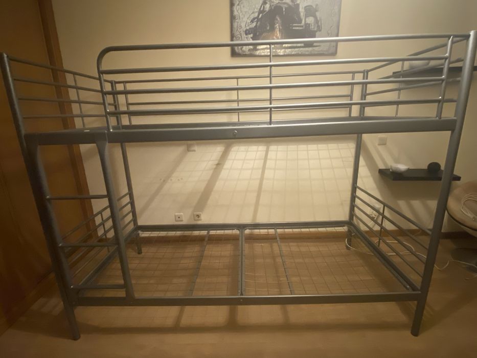 Beliche IKEA SVÄRTA em ótimo estado – Estrutura metálica cinza