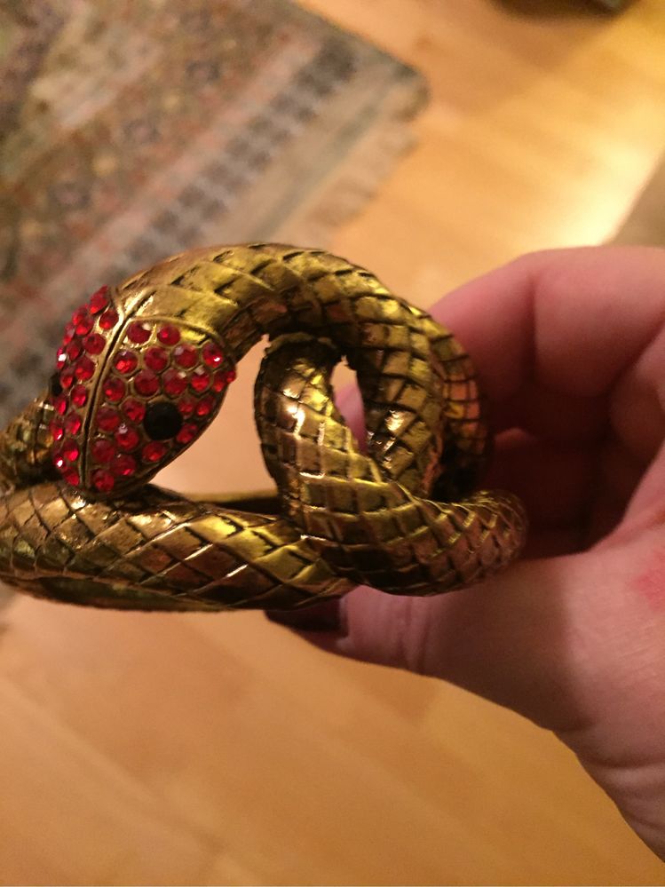 Pulseira serpente dourada e vermelha