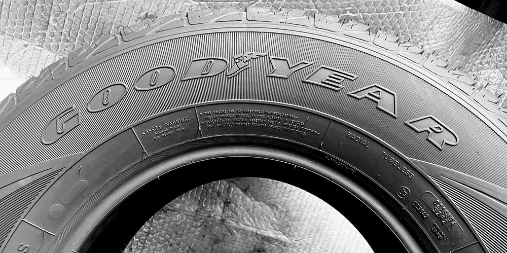 Шини Б/в 255.70.15с одна шт Goodyear