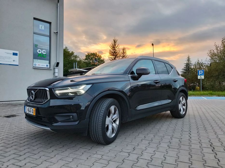 Volvo XC 40 4x4 FVAT23% 1 wł. serwis ASO BLIS LED Kamera Hak Grzana Kierownica