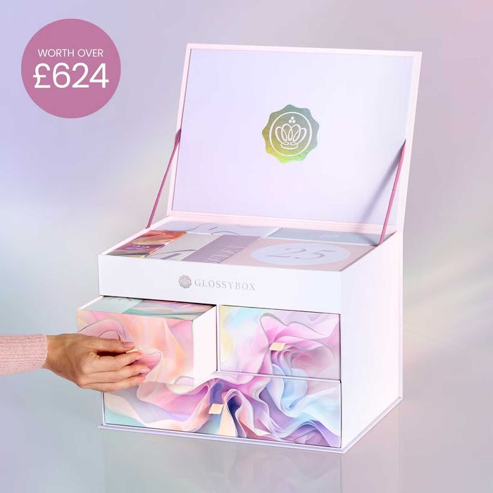 Адвент календар GLOSSYBOX 2025 (£624+) ICONIC, Medik8, Avant, ESPA...