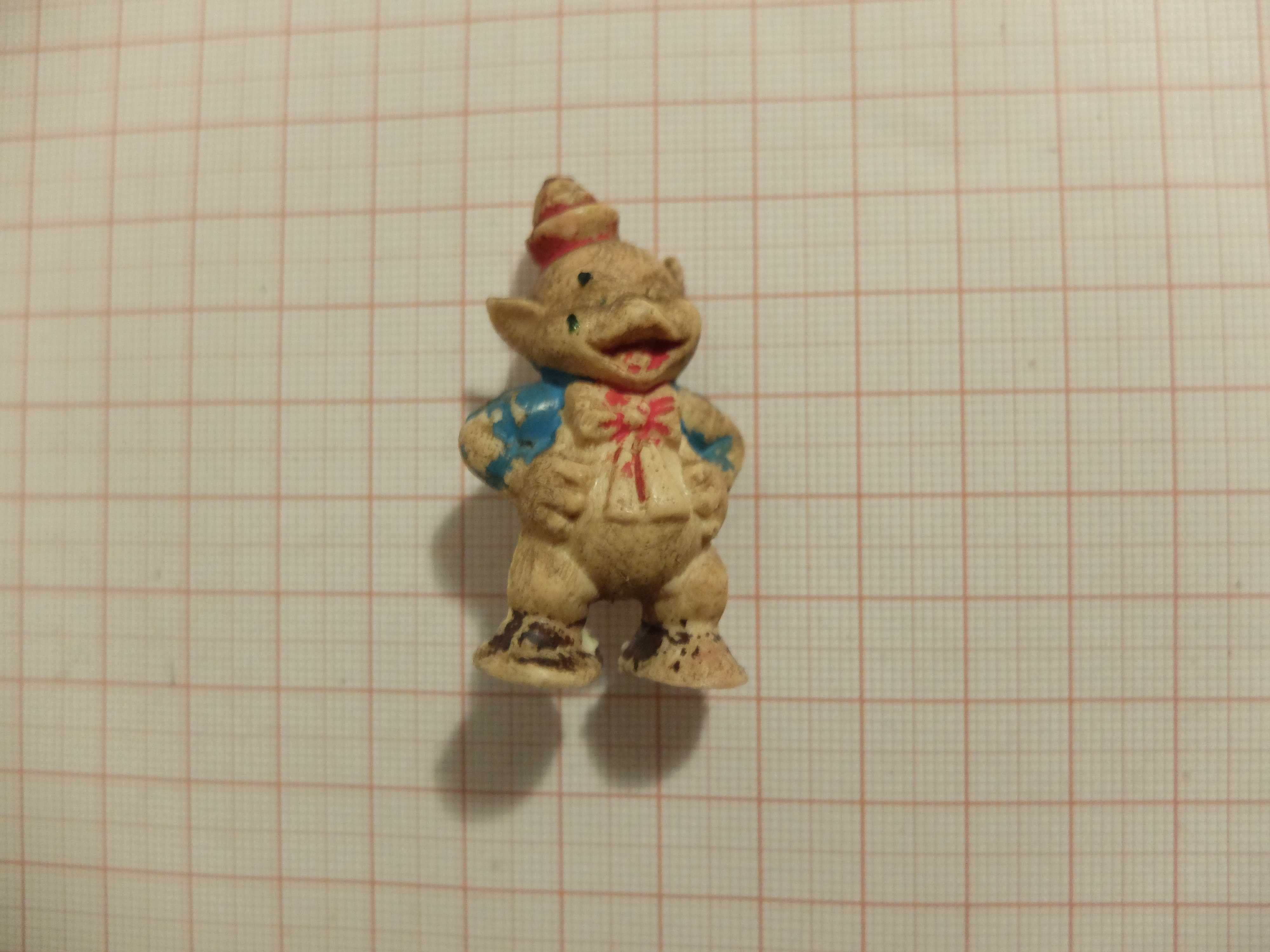 Figurka z okresu PRL świnka z bajki Świnki trzy Disneya.