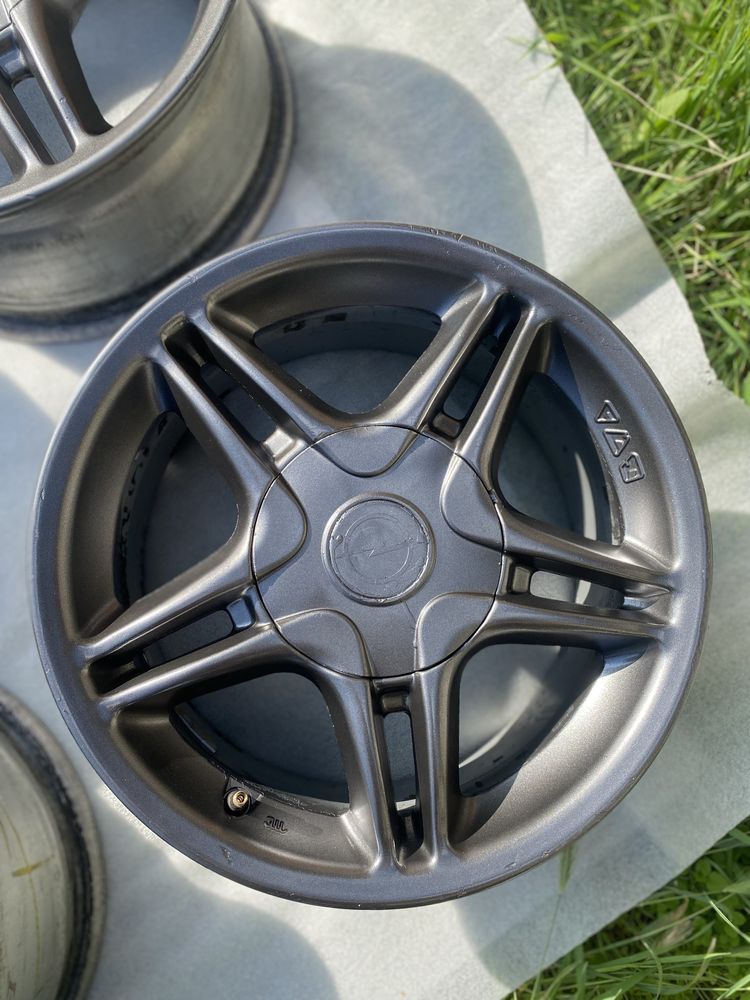 Продам комплект оригінальних легкосплавних дисків 4 100 15 r15 7j et38