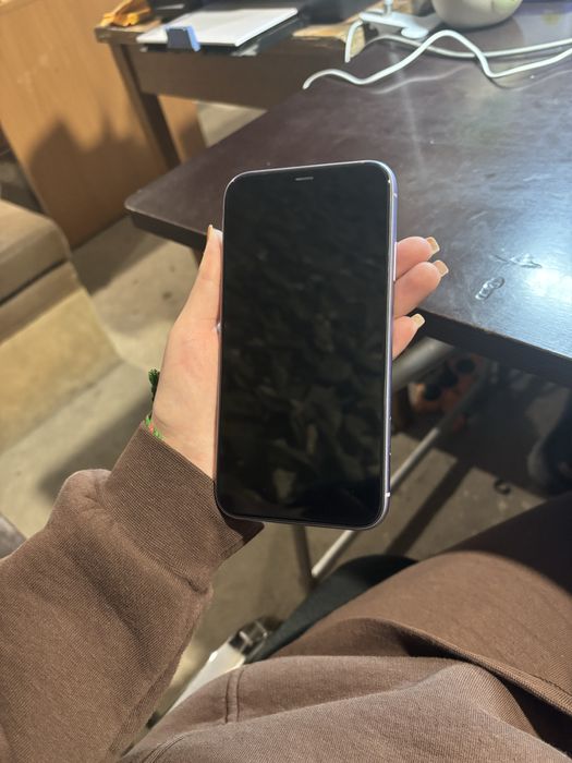 Продам iPhone 11 на 128