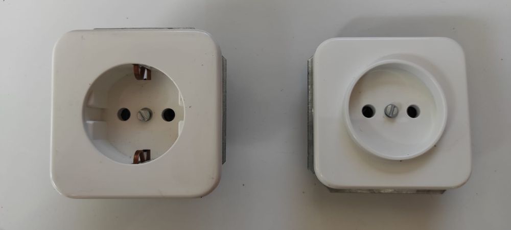 Tomadas elétricas com e sem terra
