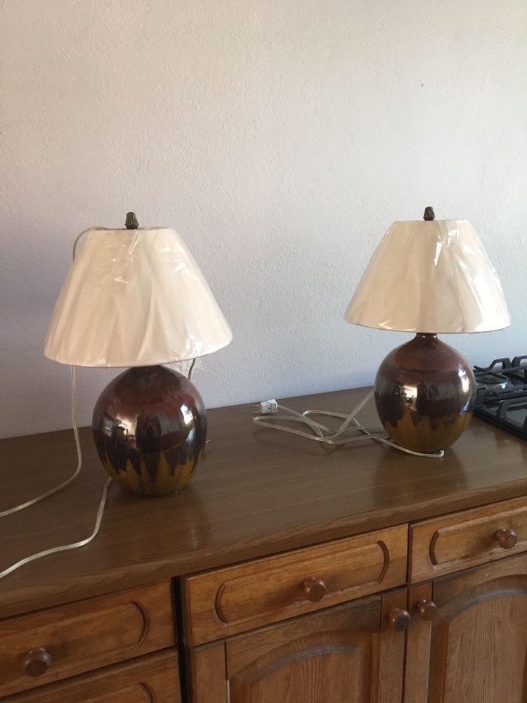 2 piekne lampy stolowe