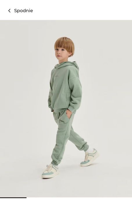 spodnie dresowe nowe r. 146 Reserved