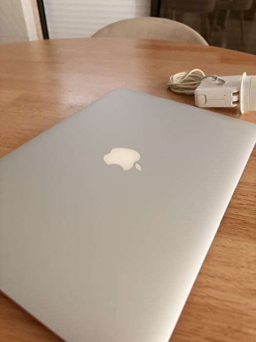 MacBook Air 13” (2017) | i5 | 8GB RAM |