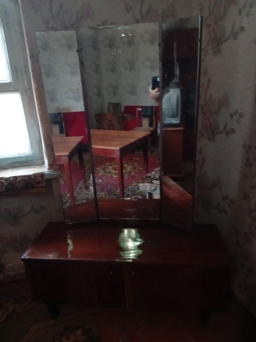 .  Продам 2 шкафа  * свалява*.800гр.