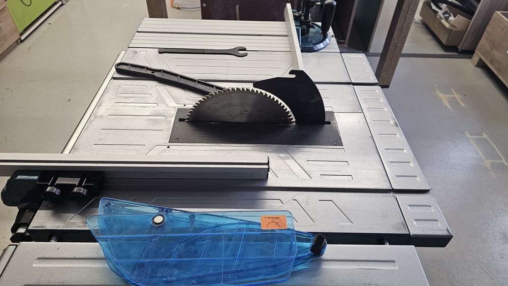 Makita MLT 100 pilarka stołowa 1500 W