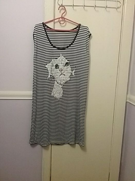 Сукні жіночі б/в і нові.