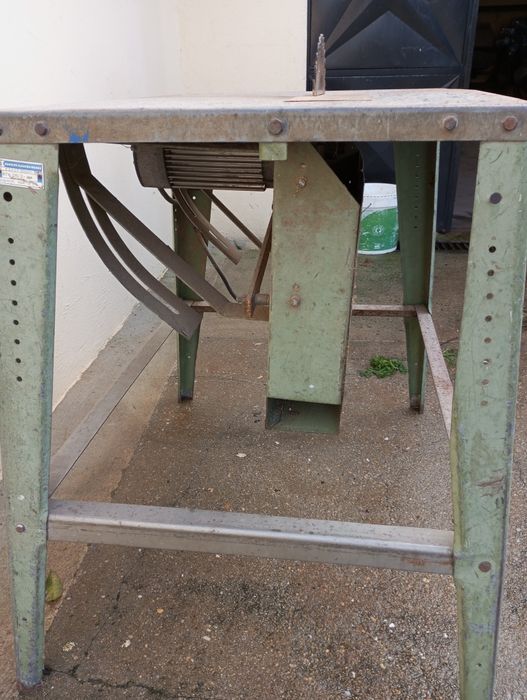 Serra de mesa trifásica