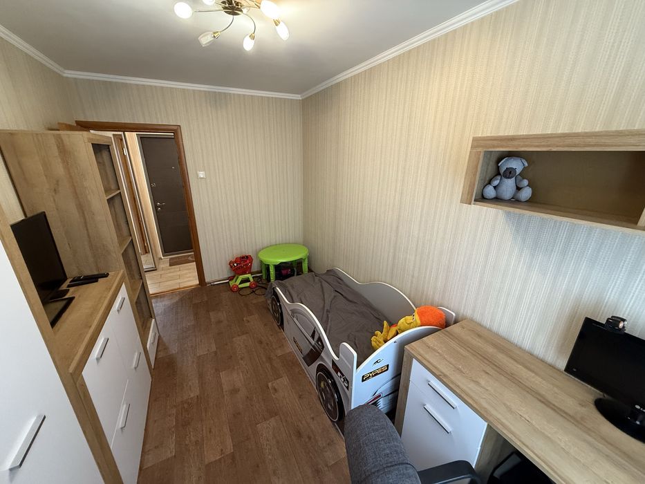 Двухкомнатная квартира с ремонтом на ул.Космонавтов,ост.Космос.